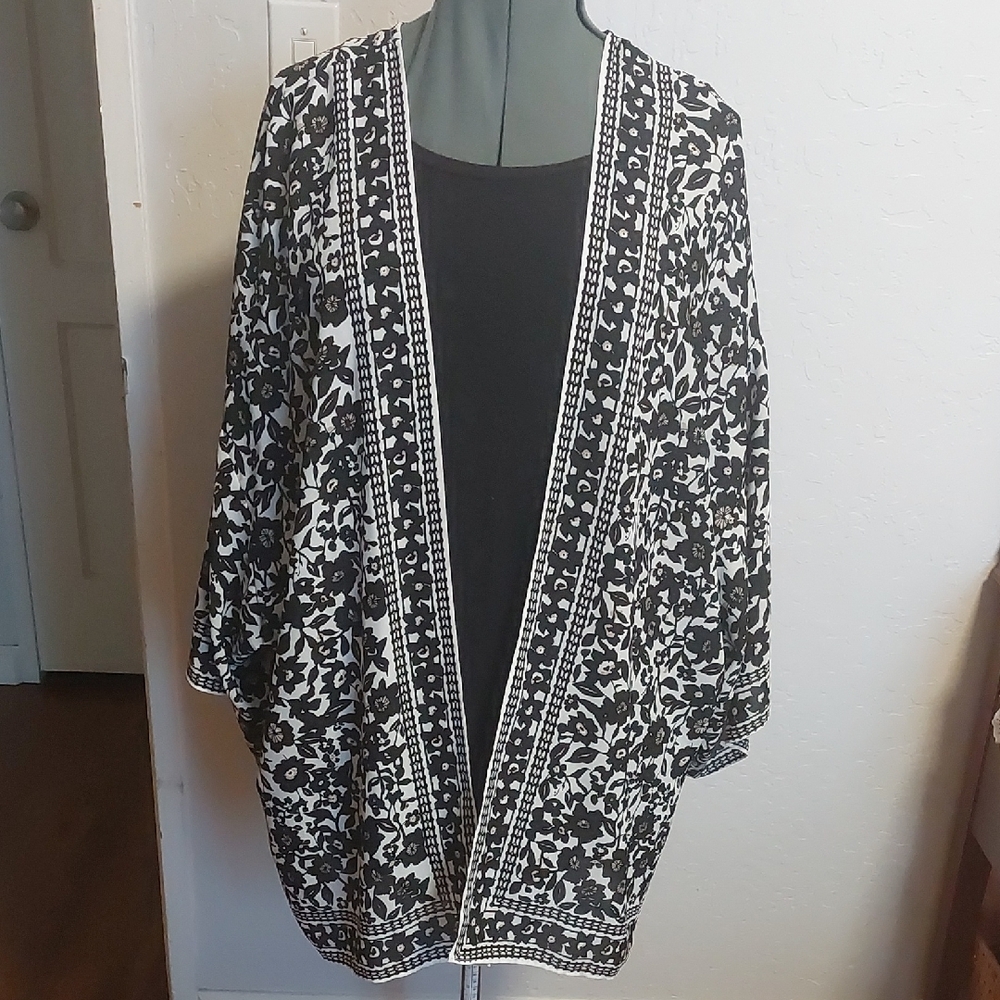 Max Studio Black and White Floral Kimono